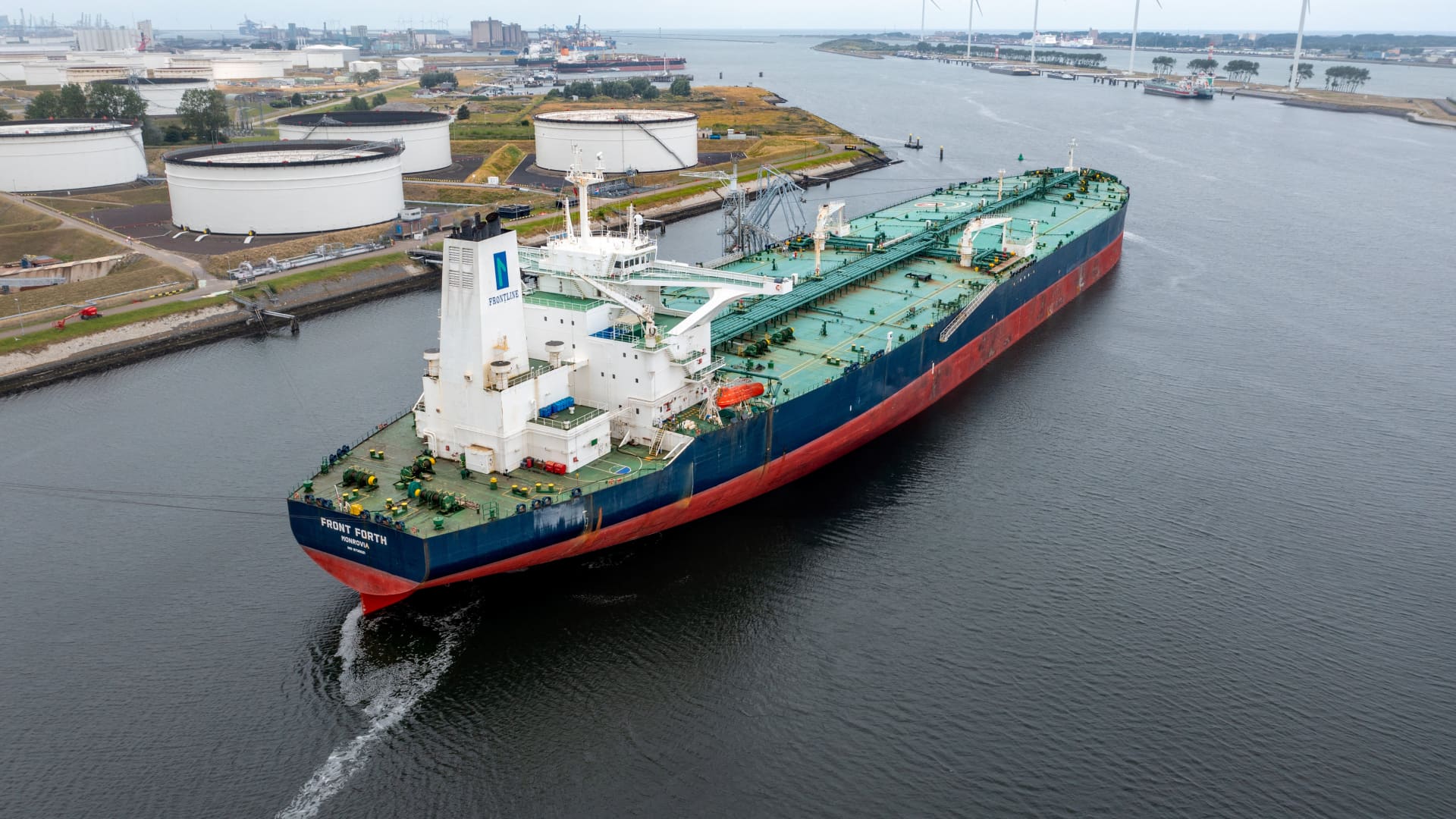 Hormuz ship traffic falls as renewed U.S.-Iran fighting hits oil route