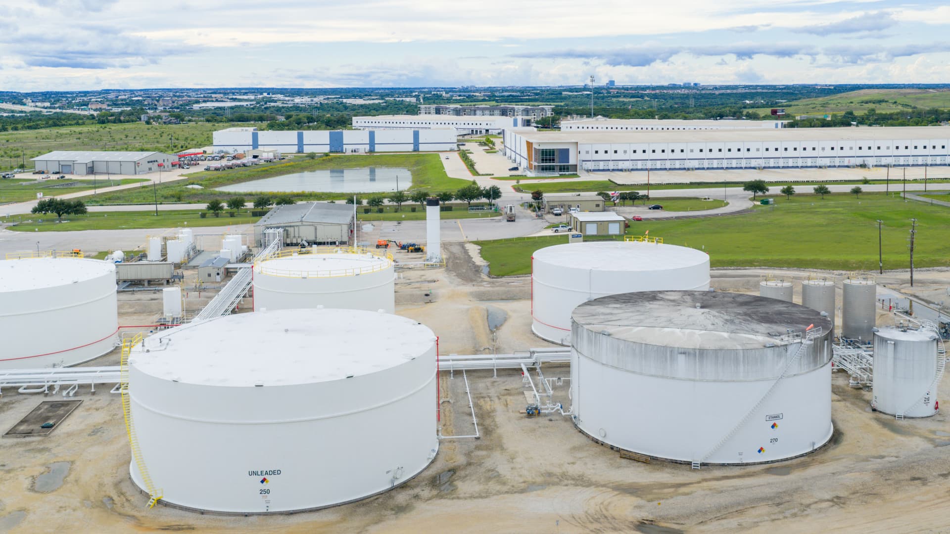 Oil rises as Hormuz fee plan puts supply risk back in focus