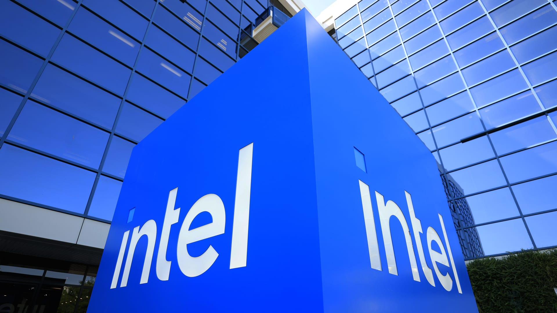 Stock market today July 24: Intel, Oracle and Amkor lead early movers