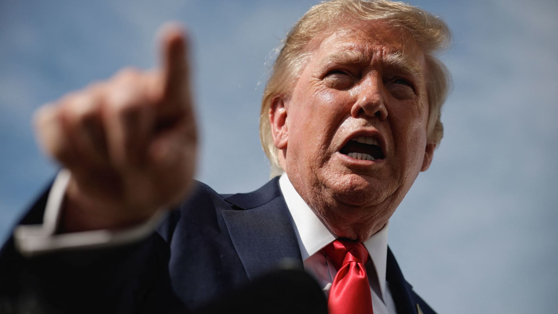 Trump says he backs Warsh while demanding 1% or lower interest rates