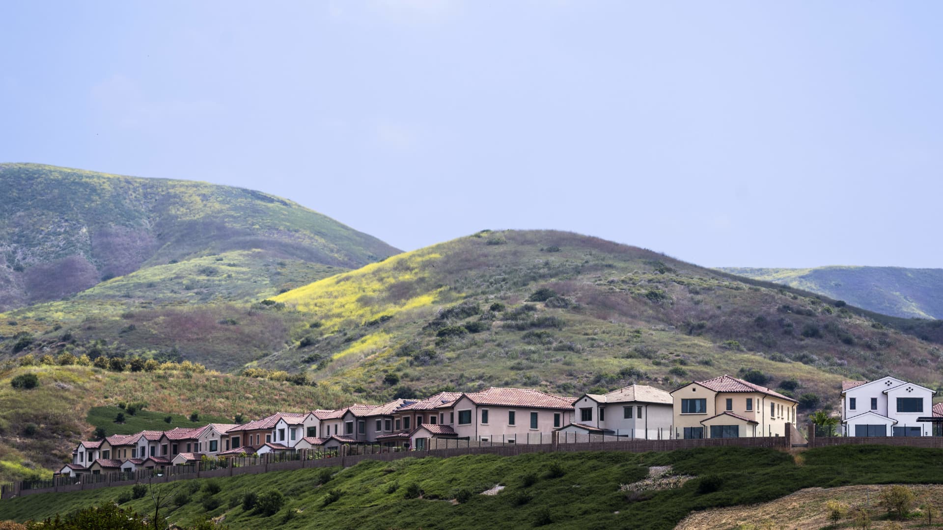 Foreign buyers pull back from U.S. homes as luxury new-build demand holds in Irvine