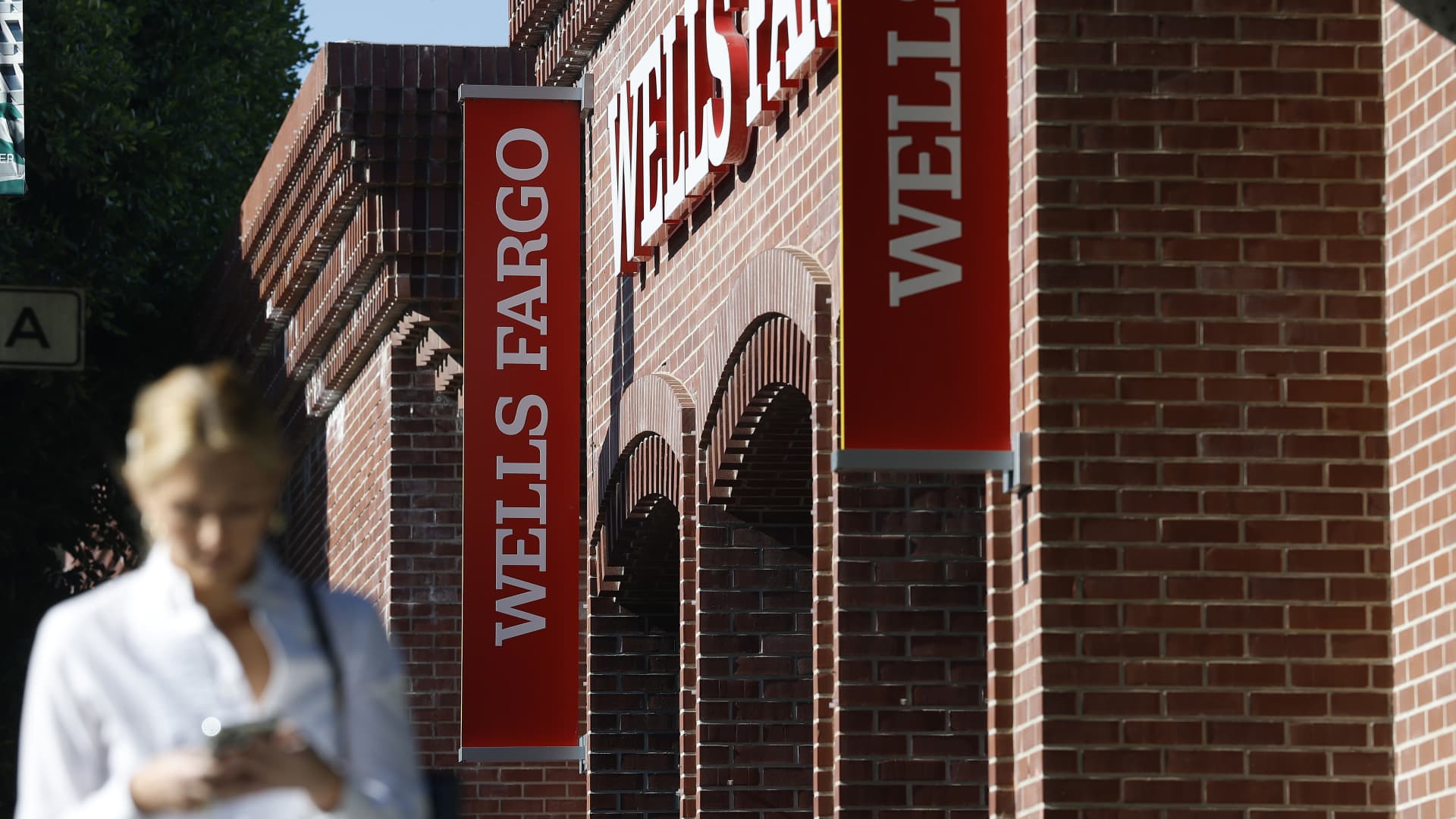Cramer says Goldman can climb as Wells Fargo tries to shift the story