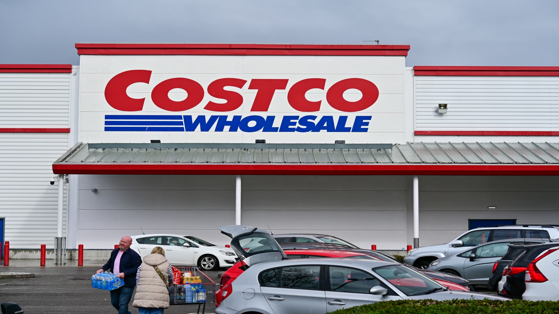 Costco gas prices stay low to drive memberships and store visits