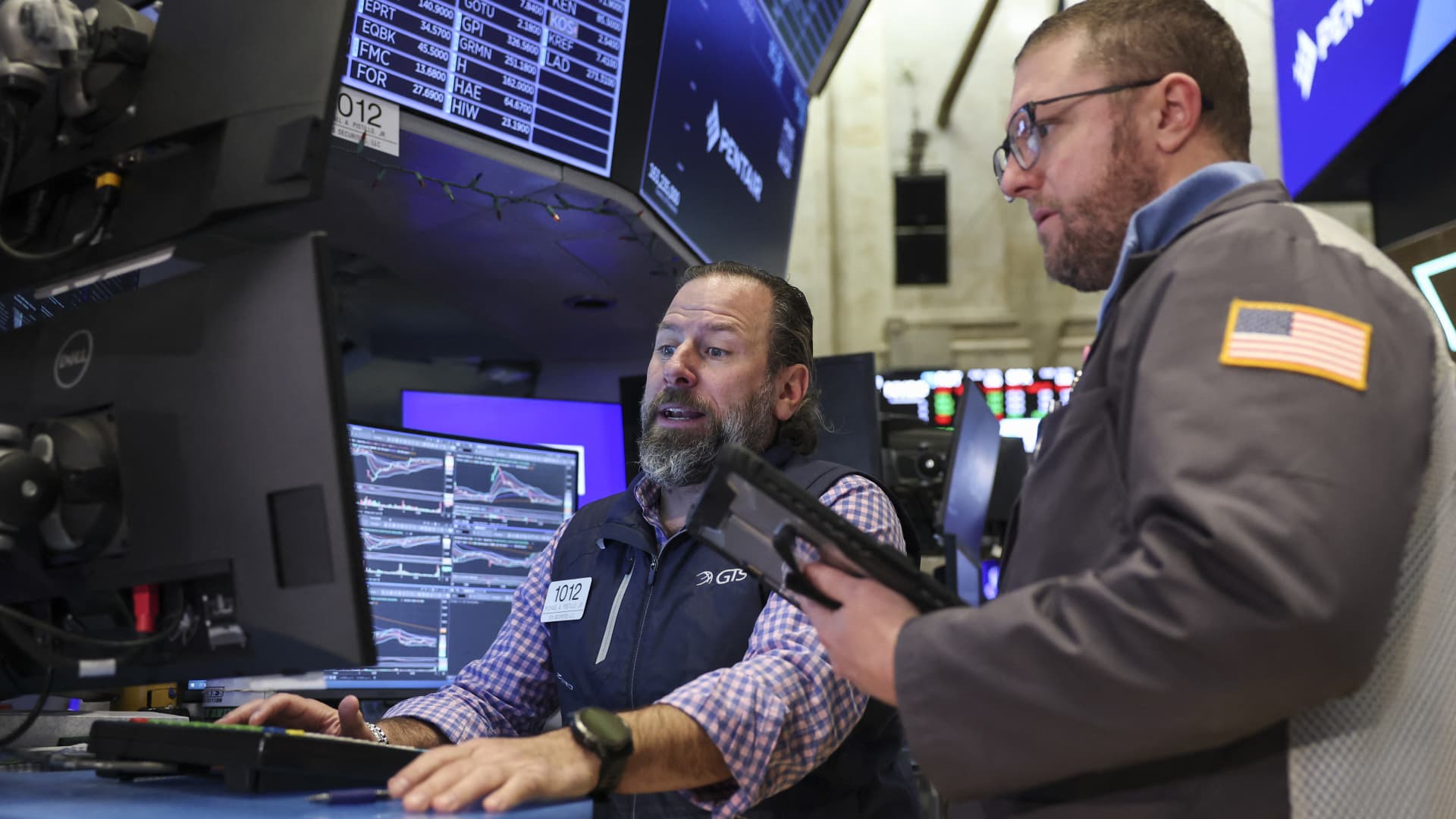 Dow 1000 point drop adds to rare streak as Fed and oil worries hit stocks