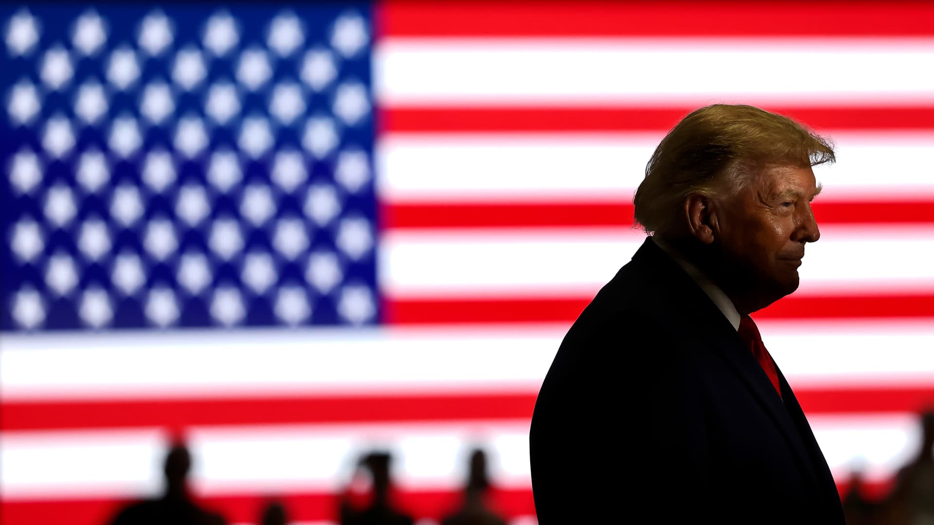 Trump renews conditional $5,000 check promise as smaller federal payments proceed