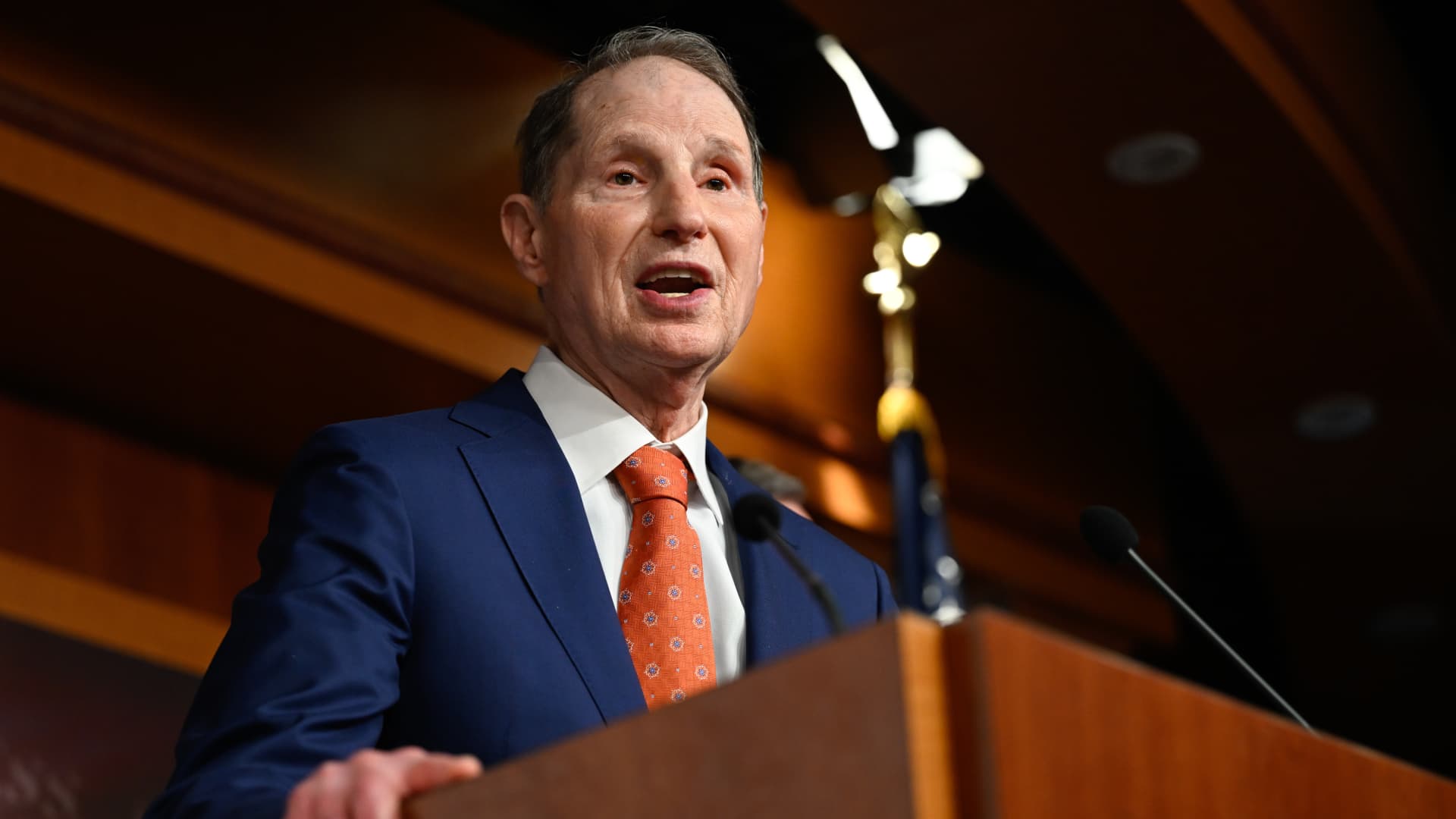 Wyden bill seeks to limit Trump’s authority to impose tariffs