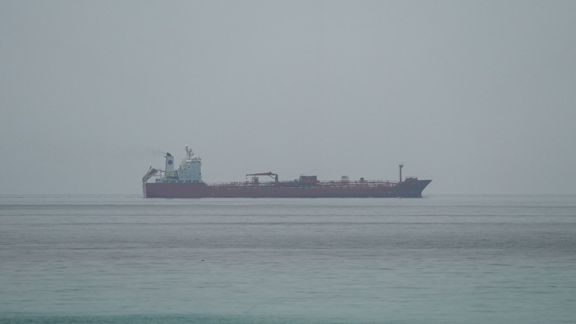 Hormuz tanker traffic drops as Iran attacks raise crew fears