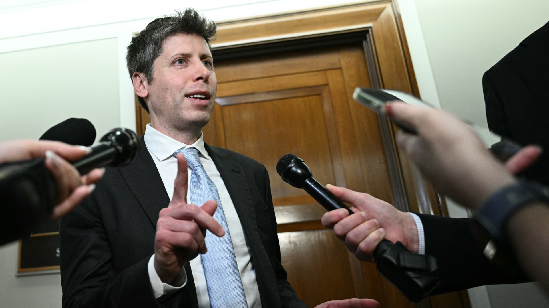 Sam Altman to meet White House chief of staff before AI framework deadline