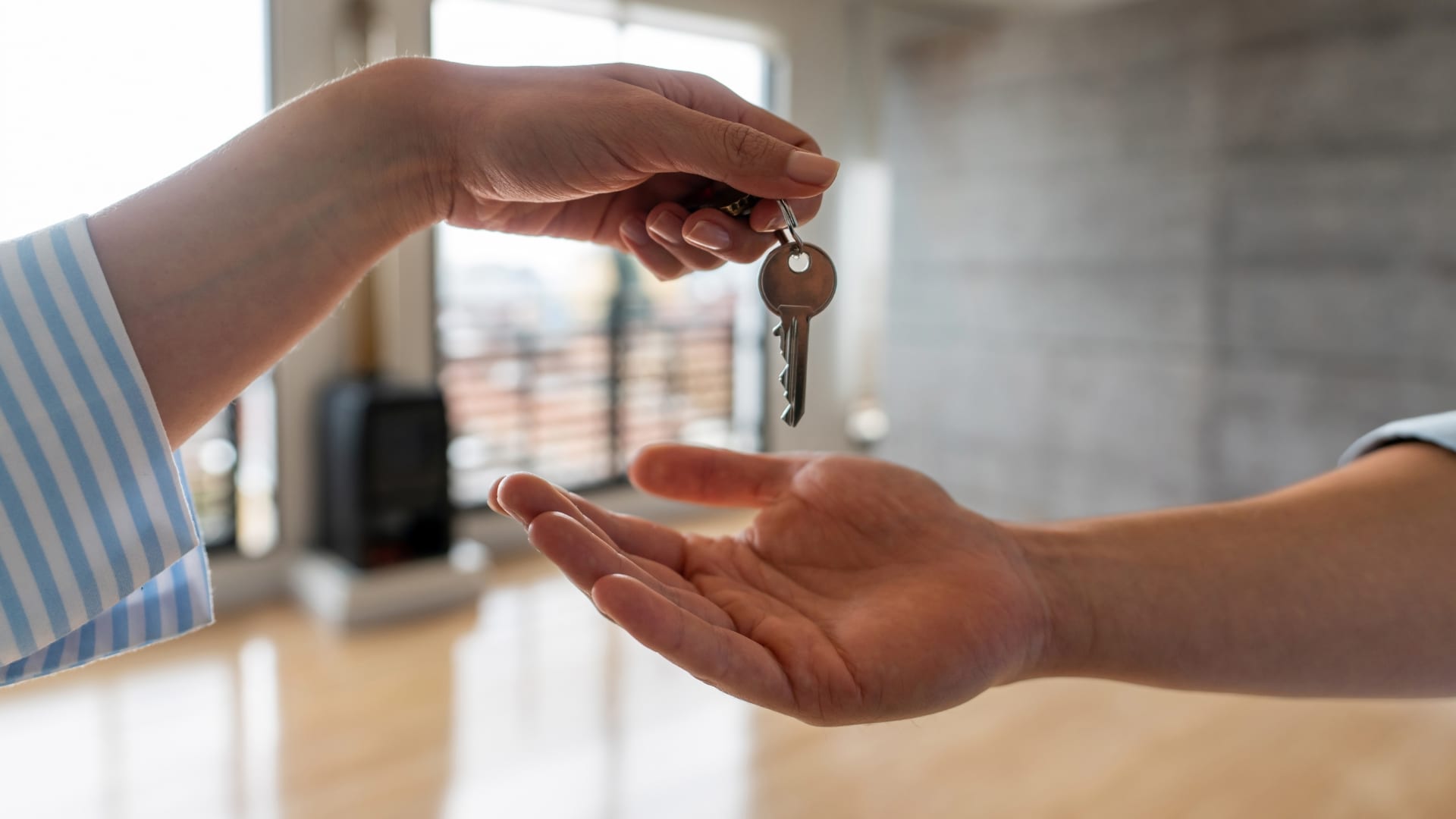 Homes selling below asking in 38 major U.S. markets, Redfin data shows