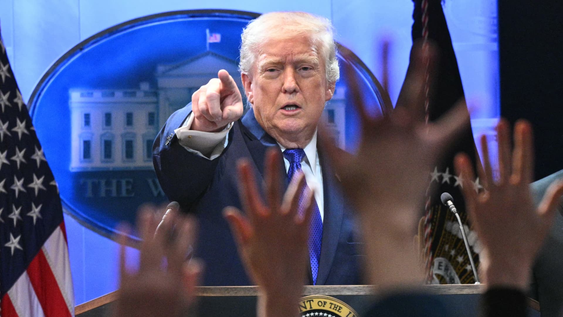 Trump’s CNN, MS NOW and Politico ban claim lacks enforcement details