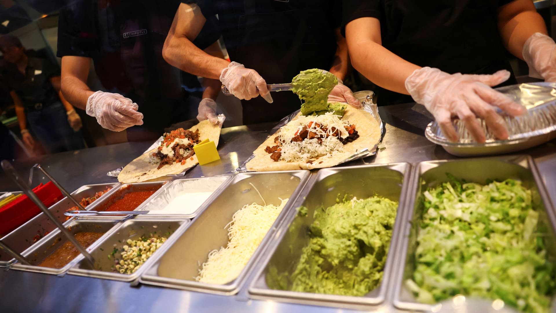 Chipotle stock falls on potential Minnesota salmonella link