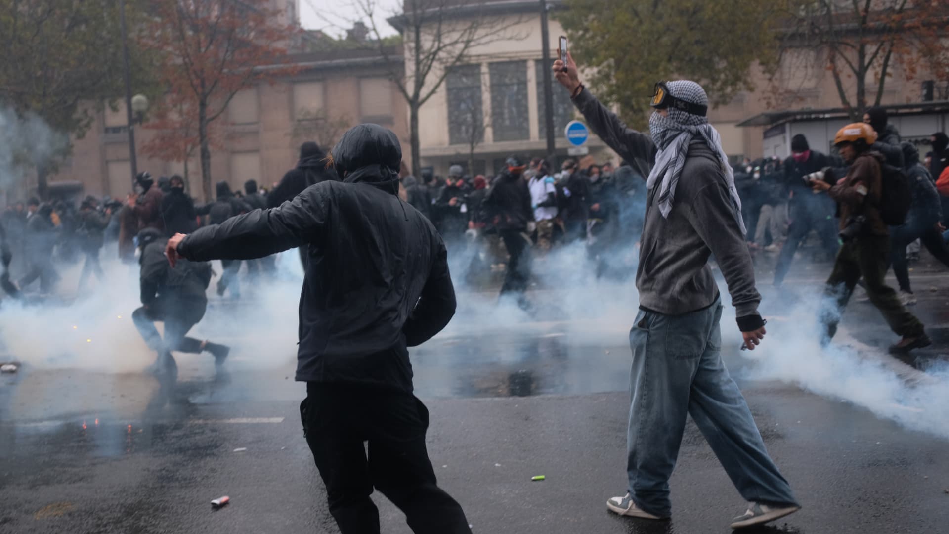 France protests on October 24 draw 410,000 as clashes hit several cities