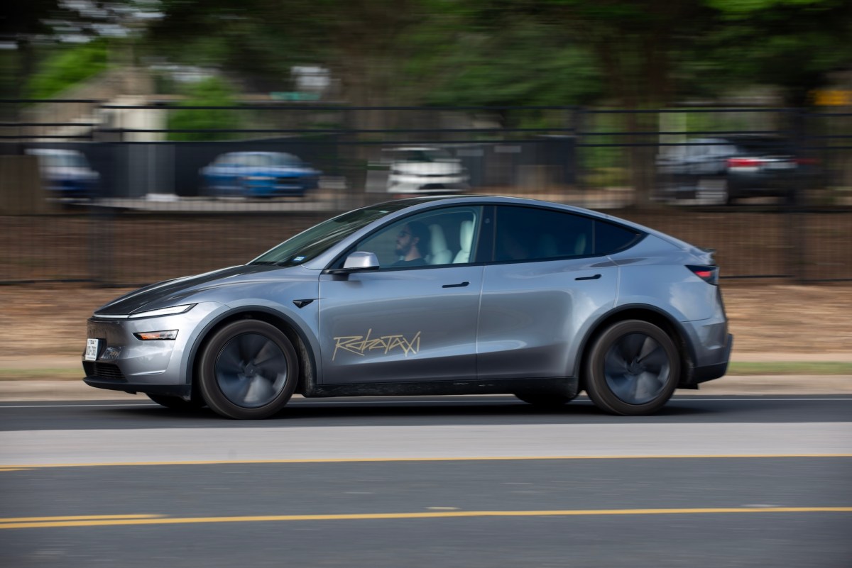 Tesla adds Florida robotaxi pilots before earnings
