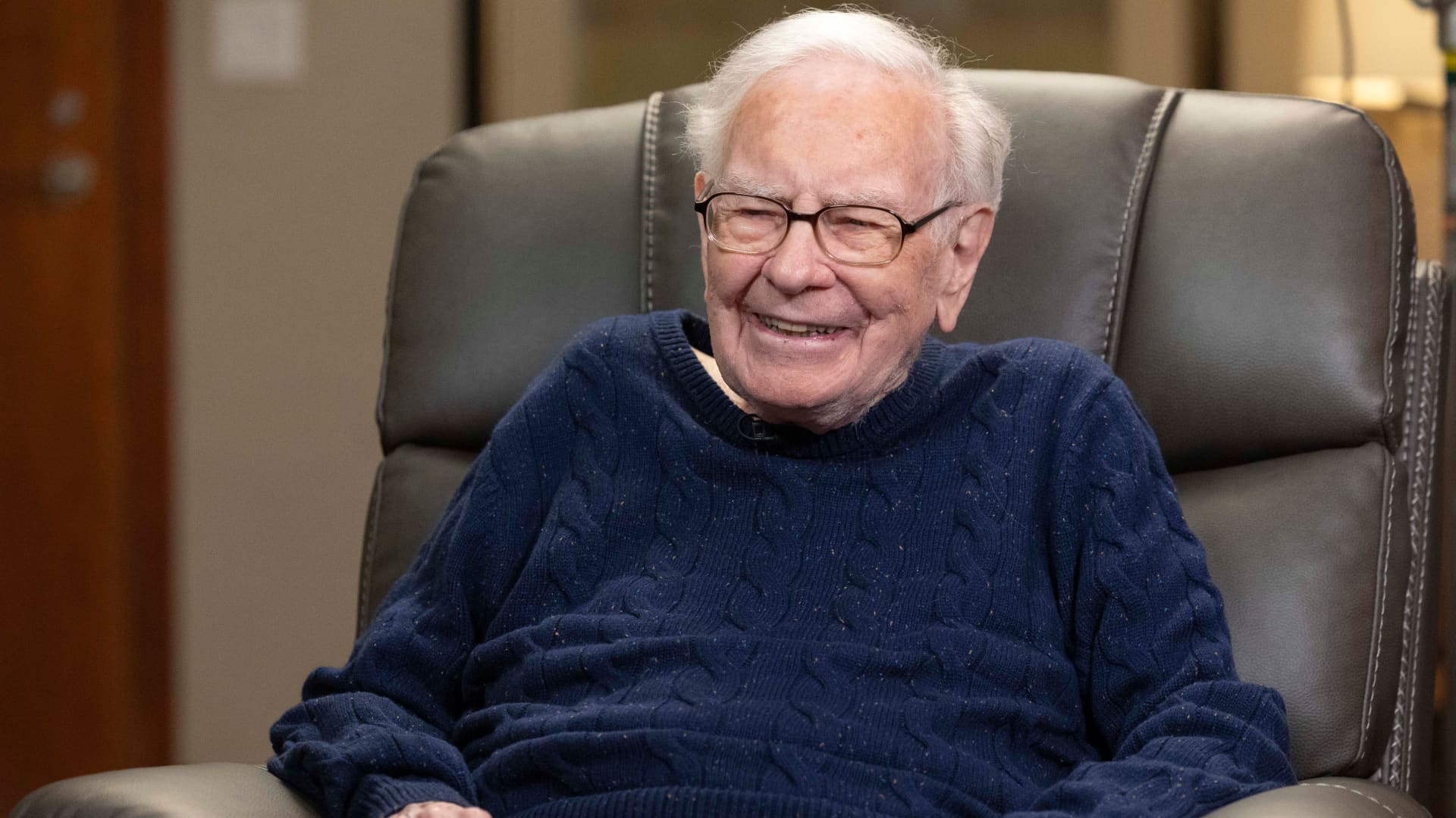 Buffett says he started Berkshire’s Alphabet stake and explains Gates shift
