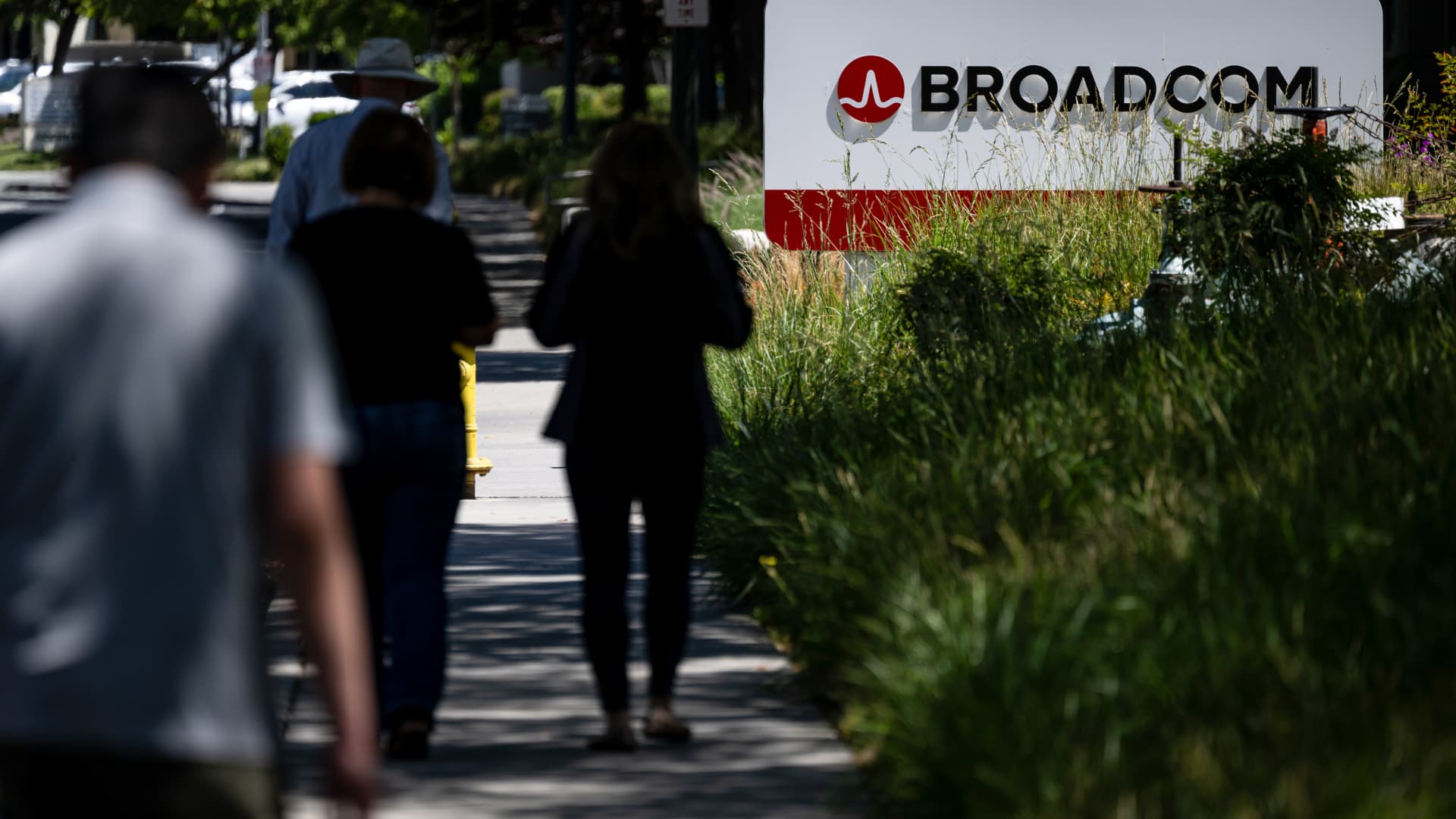 Wall Street analyst stocks: CrowdStrike, AST SpaceMobile and Broadcom get buys