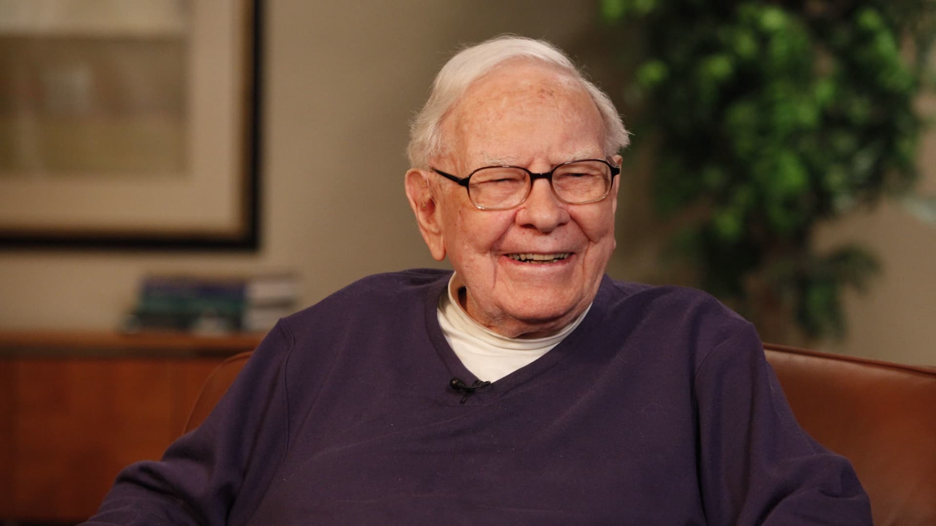 Buffett says Gates-Epstein ties were distasteful, but not decisive