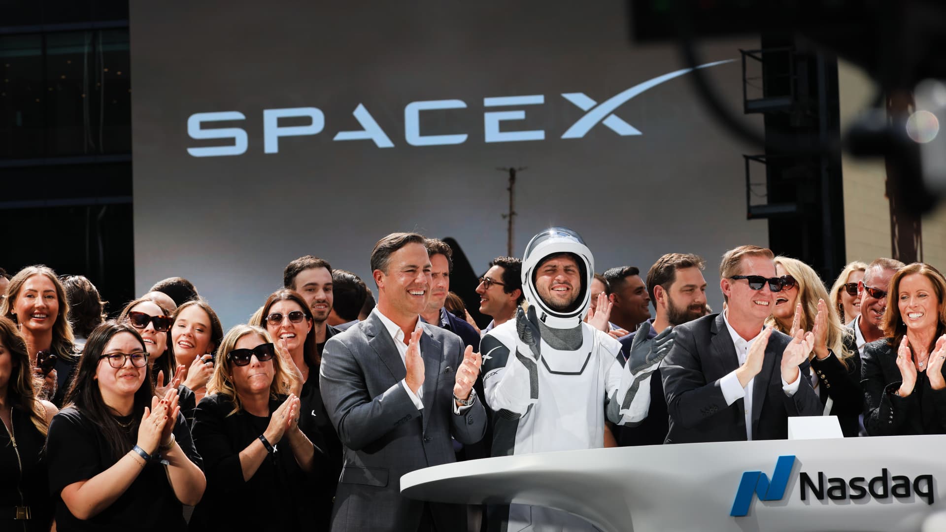 SpaceX options risk reversals signal bullish positioning after lockup test