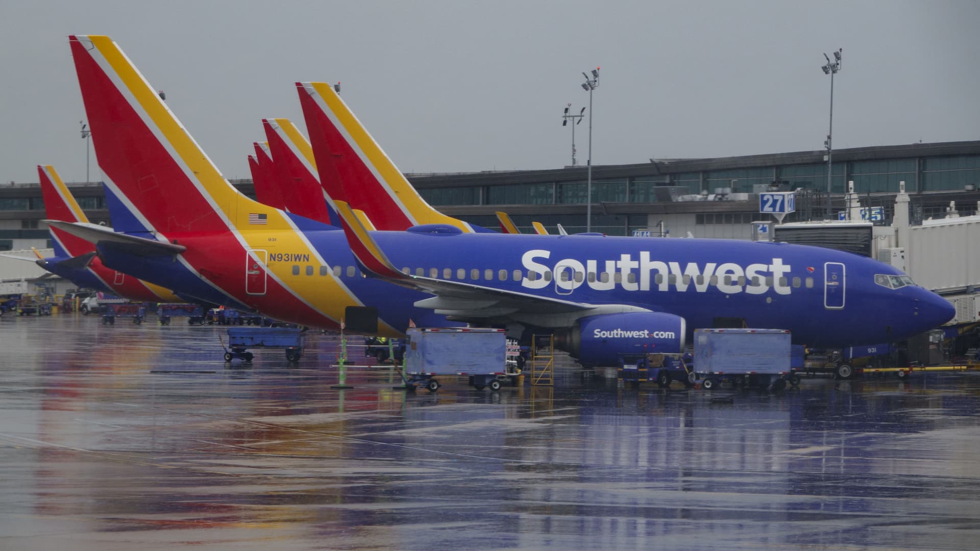 Southwest profit rises, but summer earnings outlook trails Wall Street