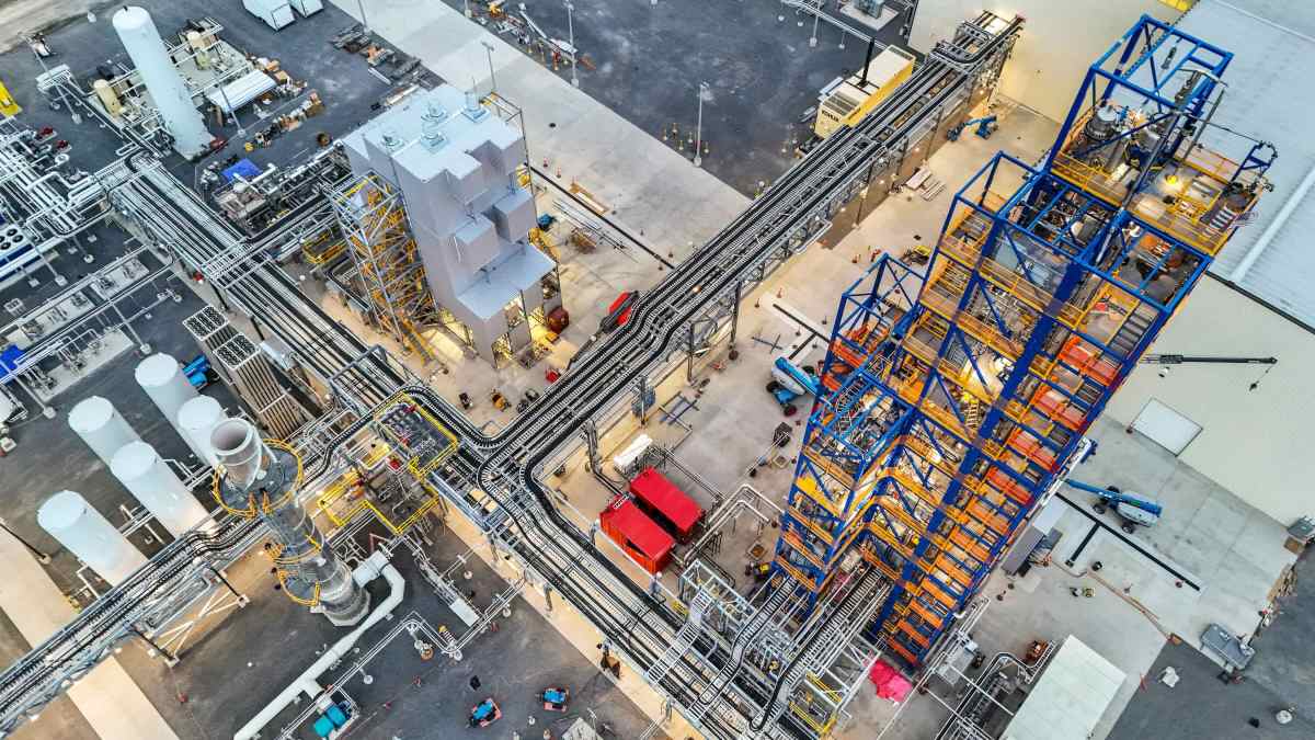 Sila raises $300 million to grow Washington battery materials plant