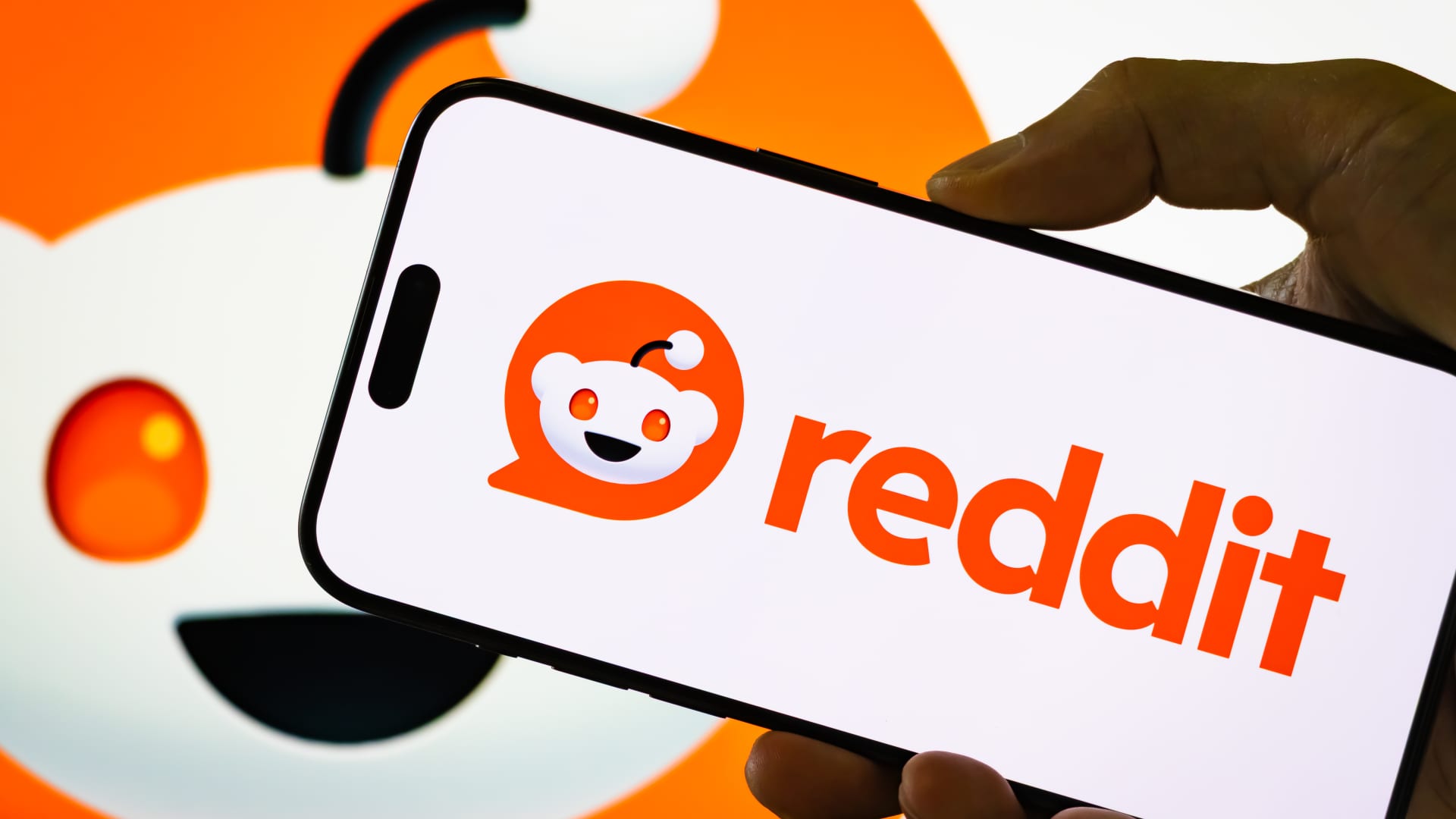 Reddit shares fall as Google AI data deal faces new doubts