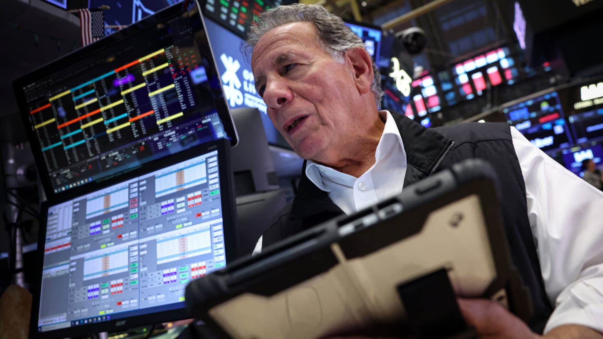 Hedge funds hold record Treasury share, raising liquidity concerns
