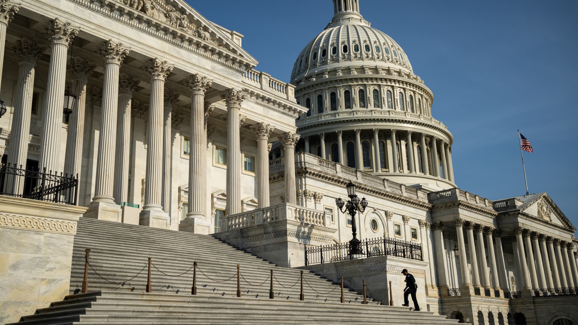 Senate crypto draft targets digital asset launches by federal officials