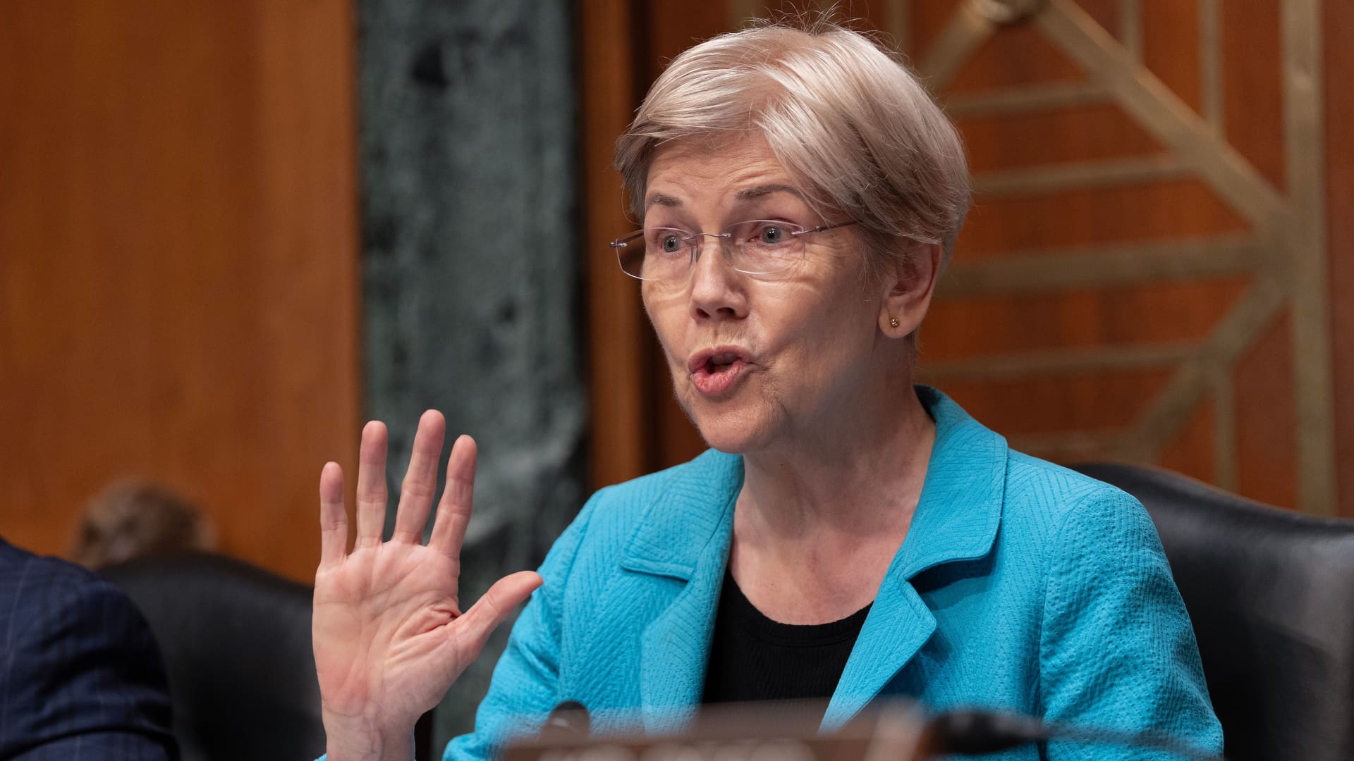 Warren presses Lutnick for answers on UAE export controls and crypto ties