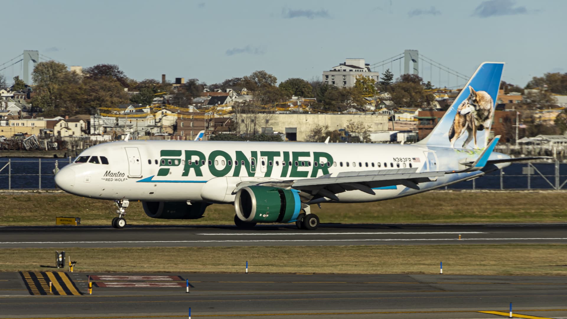Frontier plans Starlink Wi-Fi rollout as budget airlines add perks