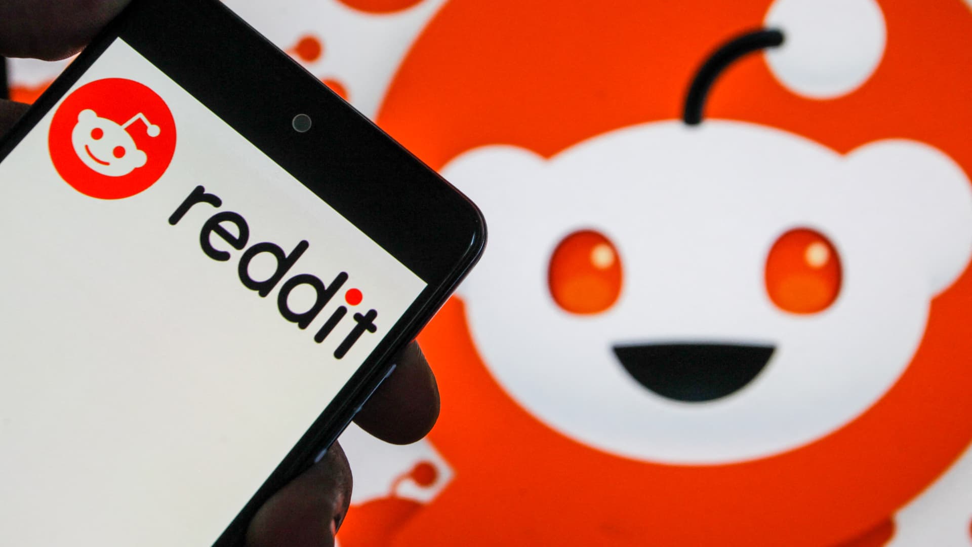 Reddit shares fall after fourth-quarter revenue outlook misses estimates