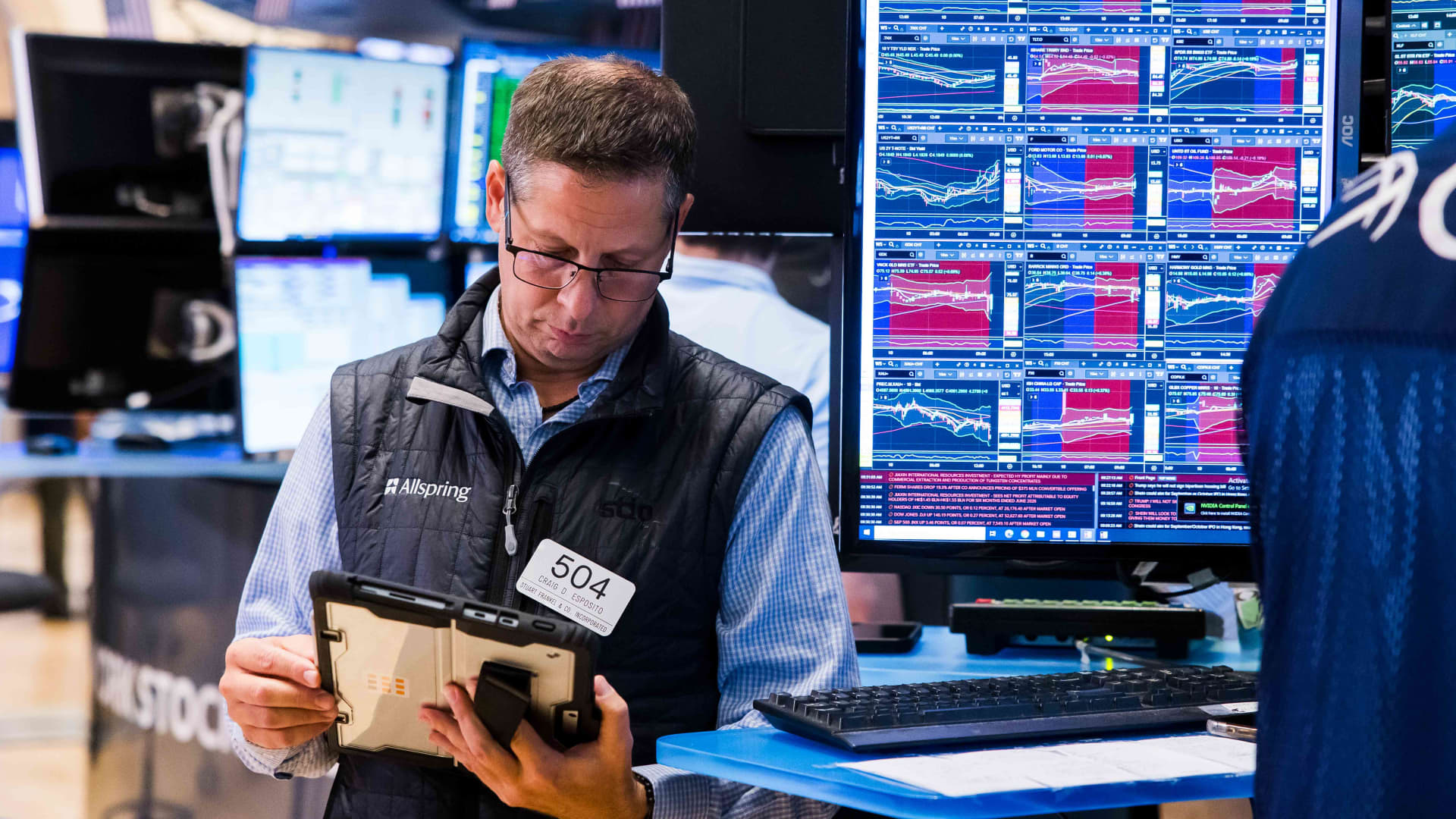 AI stocks lead Monday selloff as oil and rate fears hit markets